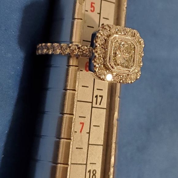 New, unworn - 14kt. White Gold Diamond Ring. - Picture 13 of 15